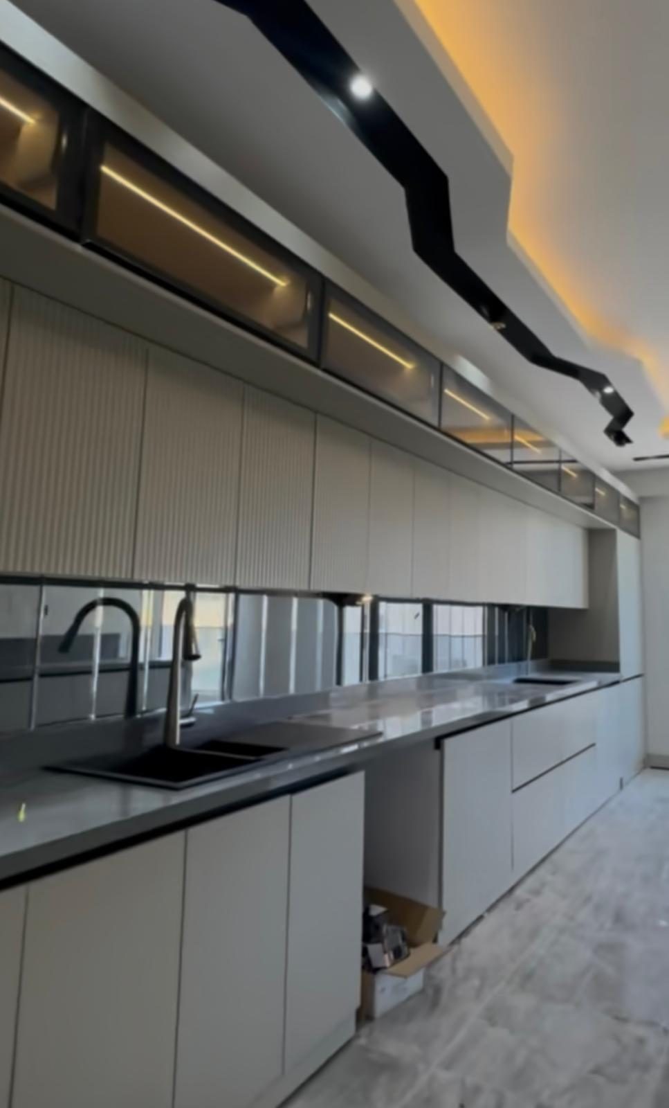 Ankara Çankaya Özel Ölçü Mutfak Dolabı Lake Yüzey — Dizayn Mobilya